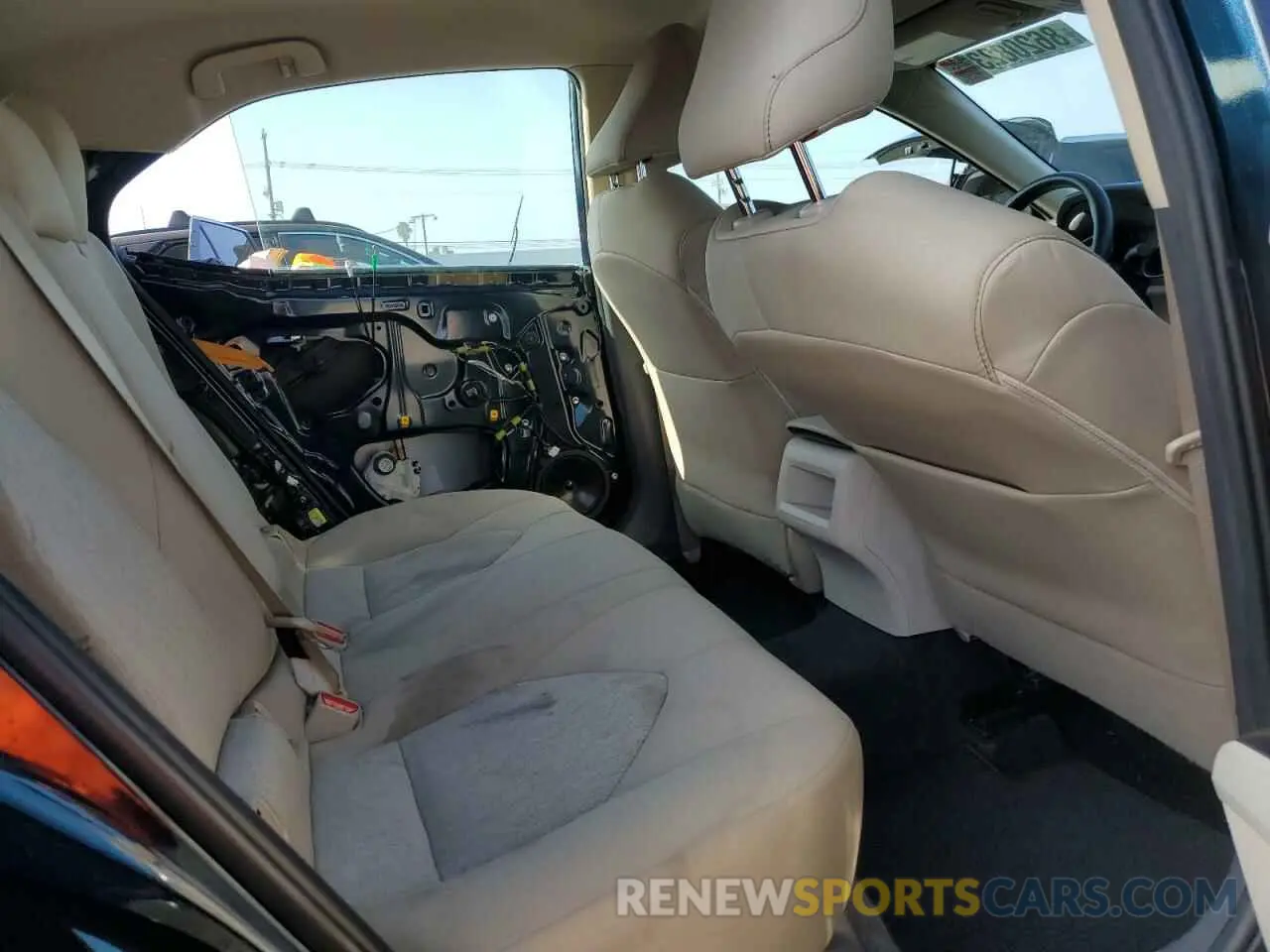 10 Photograph of a damaged car 4T1B11HK0KU291883 TOYOTA CAMRY 2019