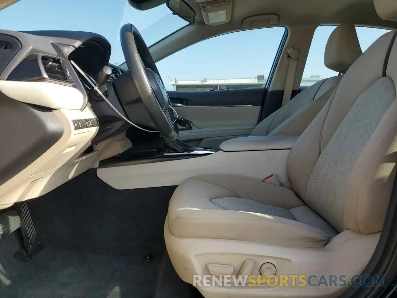 7 Photograph of a damaged car 4T1B11HK0KU291883 TOYOTA CAMRY 2019