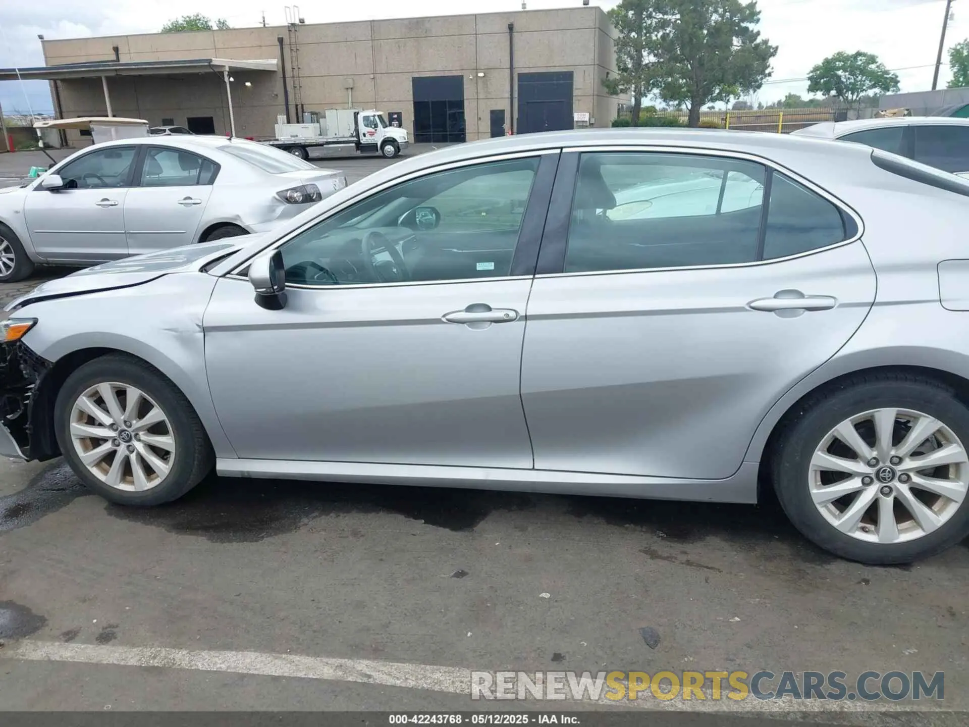 14 Фотография поврежденного автомобиля 4T1B11HK0KU297733 TOYOTA CAMRY 2019