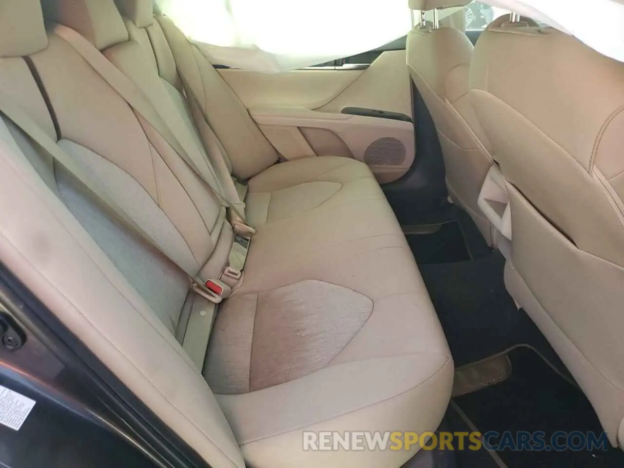 10 Photograph of a damaged car 4T1B11HK0KU681656 TOYOTA CAMRY 2019