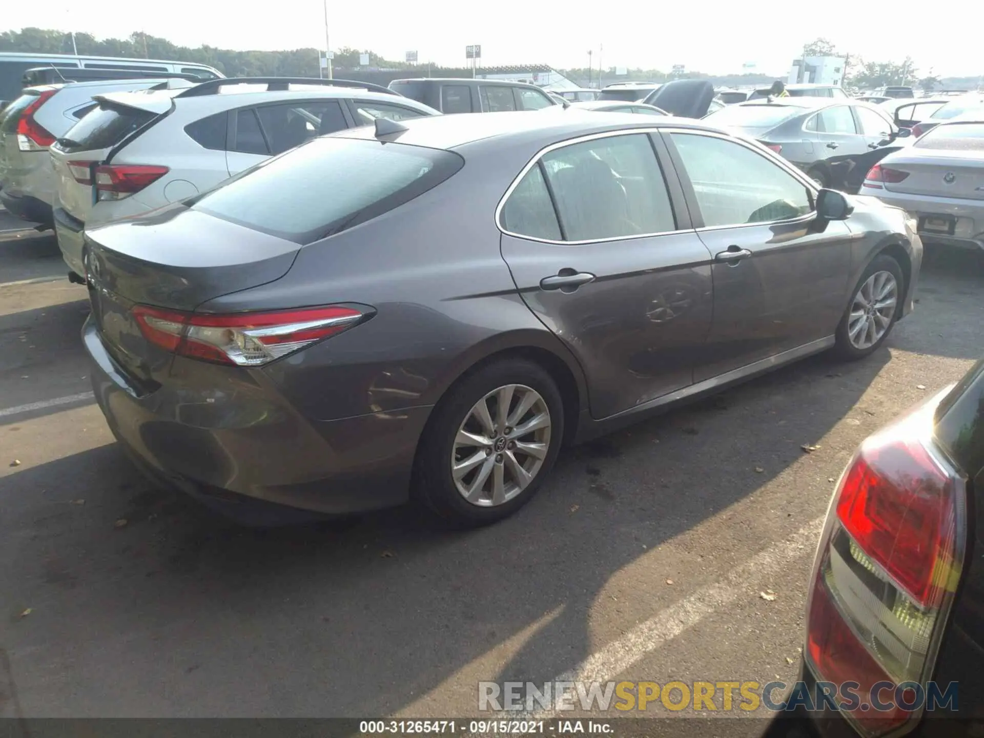 4 Фотография поврежденного автомобиля 4T1B11HK0KU686470 TOYOTA CAMRY 2019