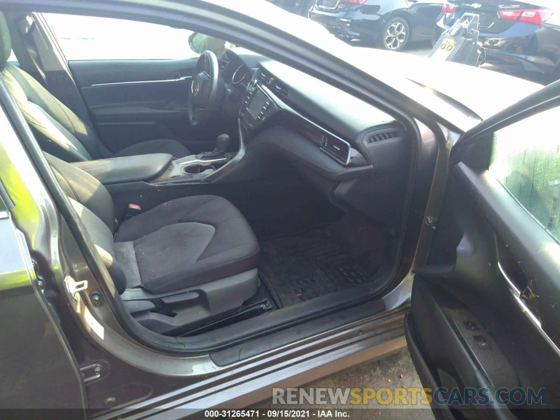 5 Фотография поврежденного автомобиля 4T1B11HK0KU686470 TOYOTA CAMRY 2019