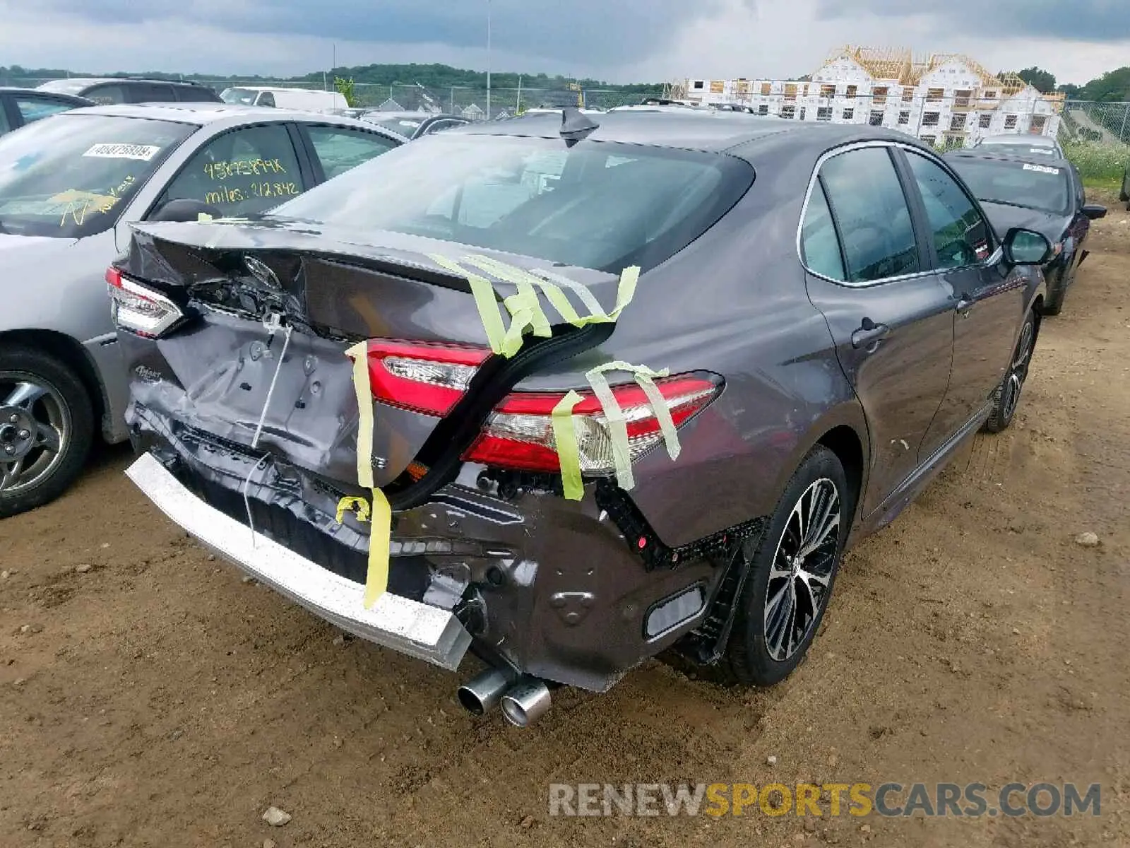 4 Photograph of a damaged car 4T1B11HK0KU688347 TOYOTA CAMRY 2019
