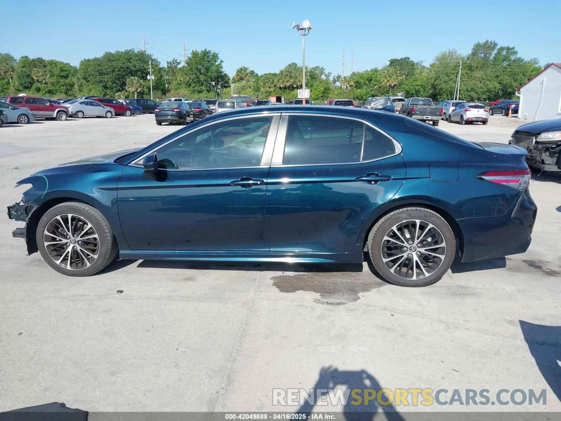 15 Photograph of a damaged car 4T1B11HK0KU697016 TOYOTA CAMRY 2019