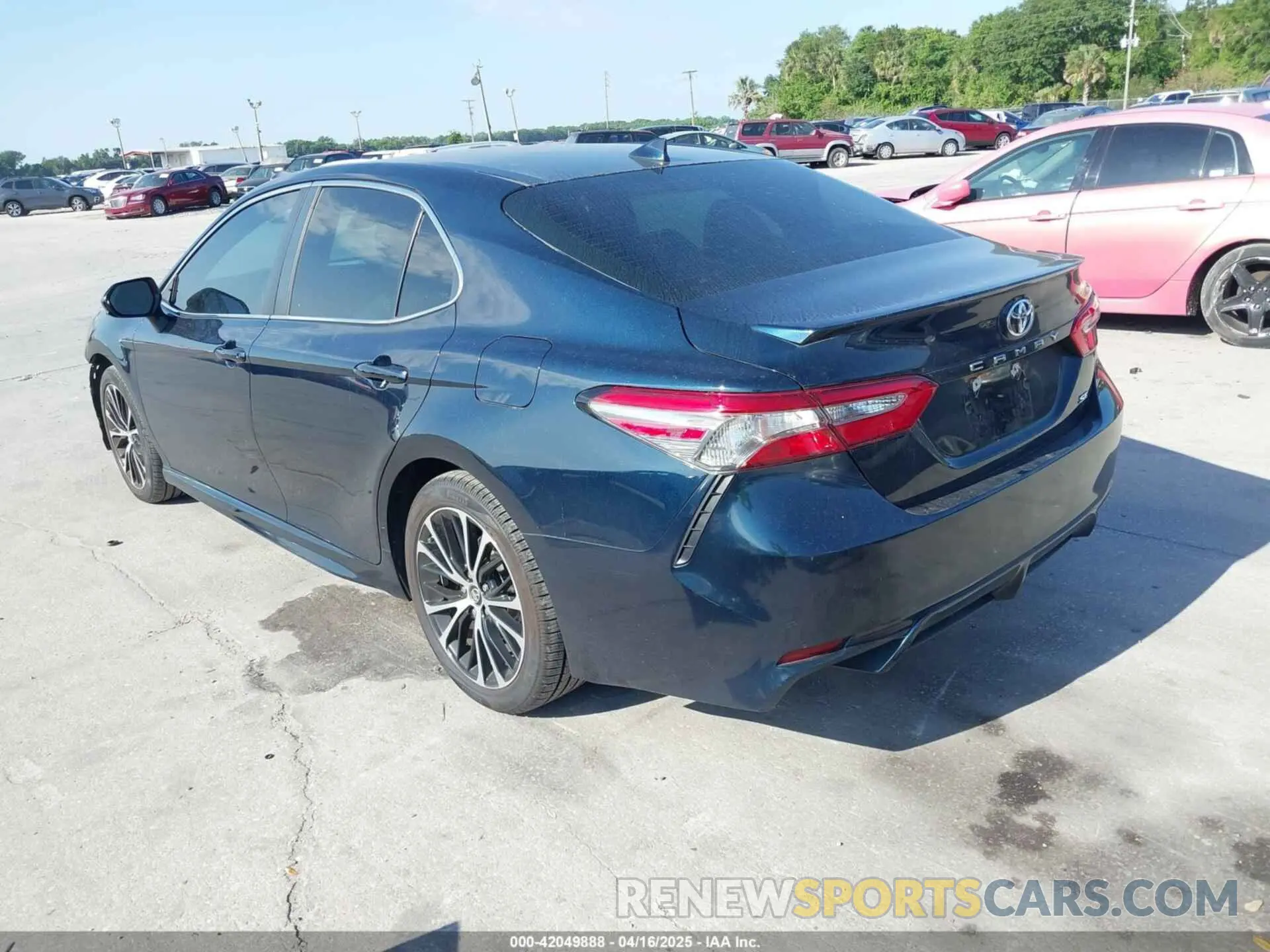 3 Photograph of a damaged car 4T1B11HK0KU697016 TOYOTA CAMRY 2019