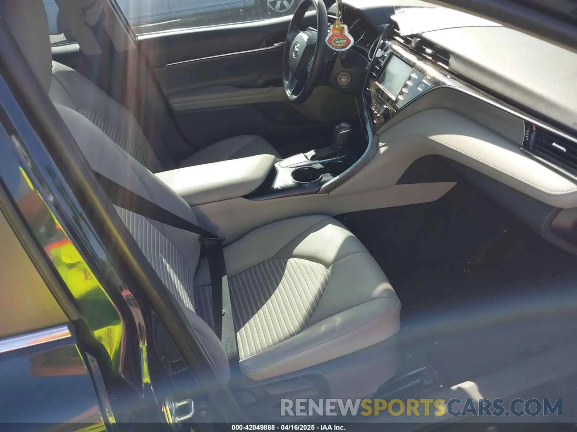 5 Photograph of a damaged car 4T1B11HK0KU697016 TOYOTA CAMRY 2019