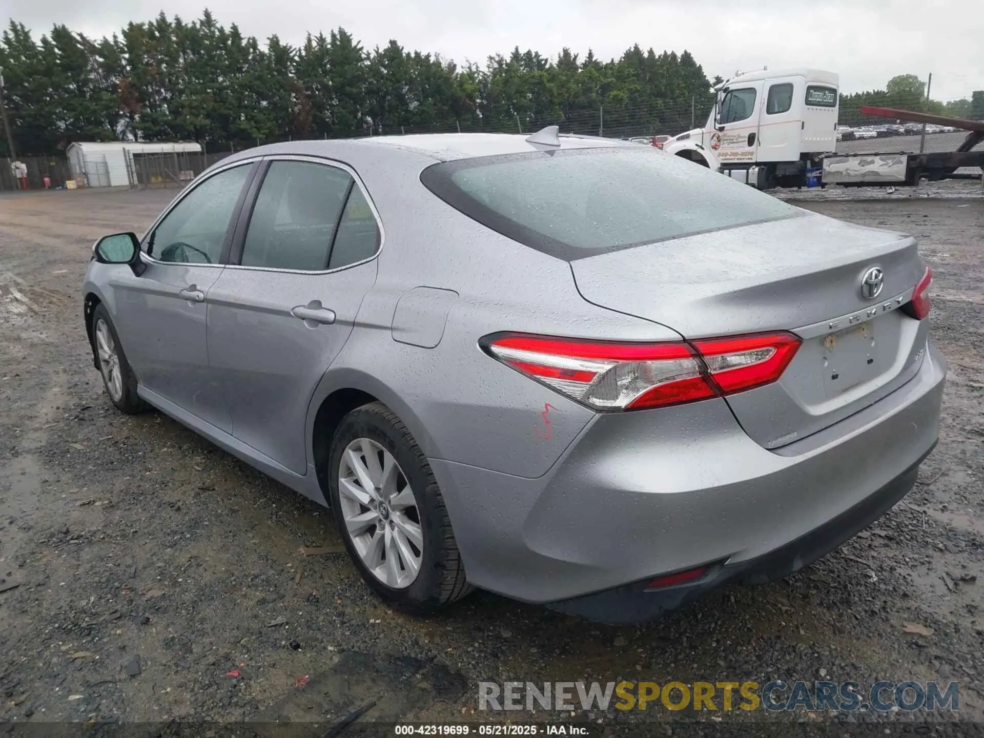 3 Фотография поврежденного автомобиля 4T1B11HK0KU698215 TOYOTA CAMRY 2019