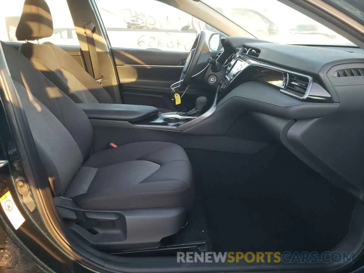 5 Фотография поврежденного автомобиля 4T1B11HK0KU711772 TOYOTA CAMRY 2019