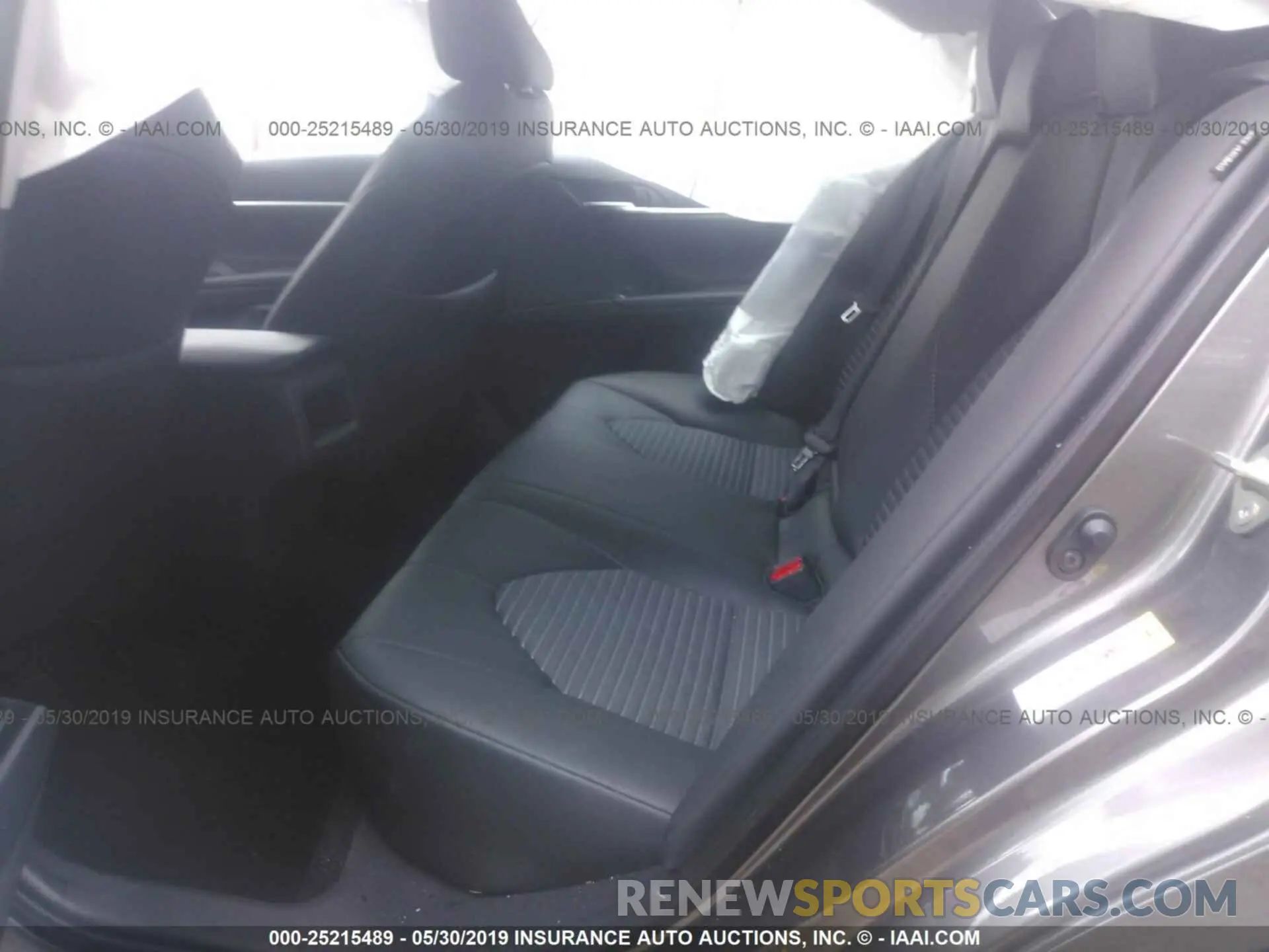 8 Photograph of a damaged car 4T1B11HK0KU712078 TOYOTA CAMRY 2019