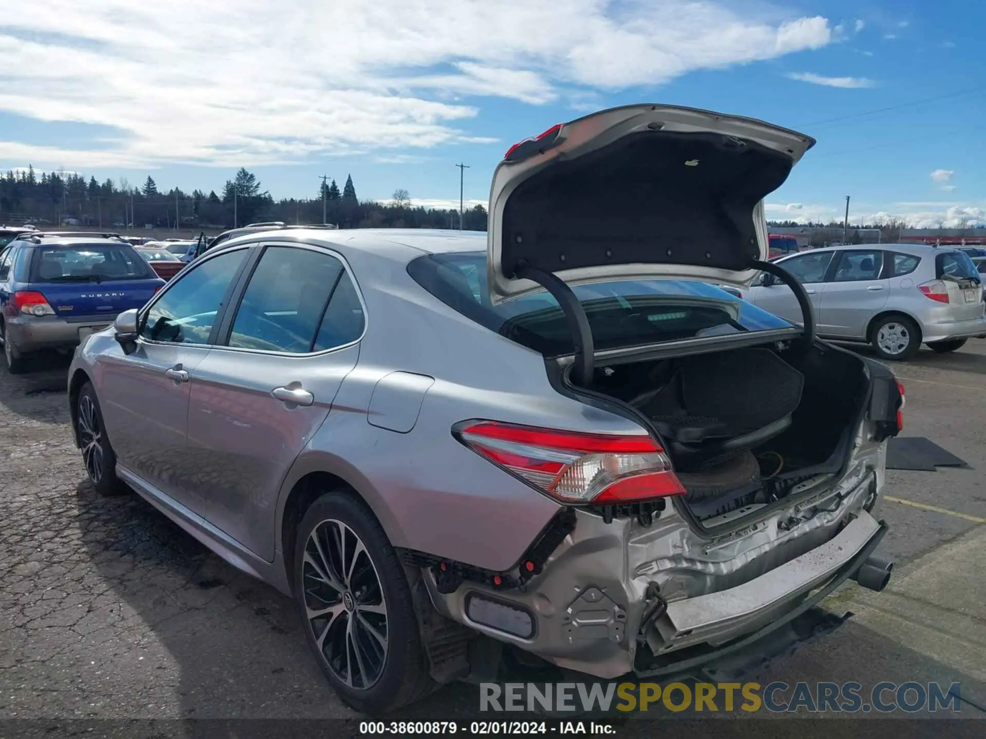 3 Фотография поврежденного автомобиля 4T1B11HK0KU712338 TOYOTA CAMRY 2019