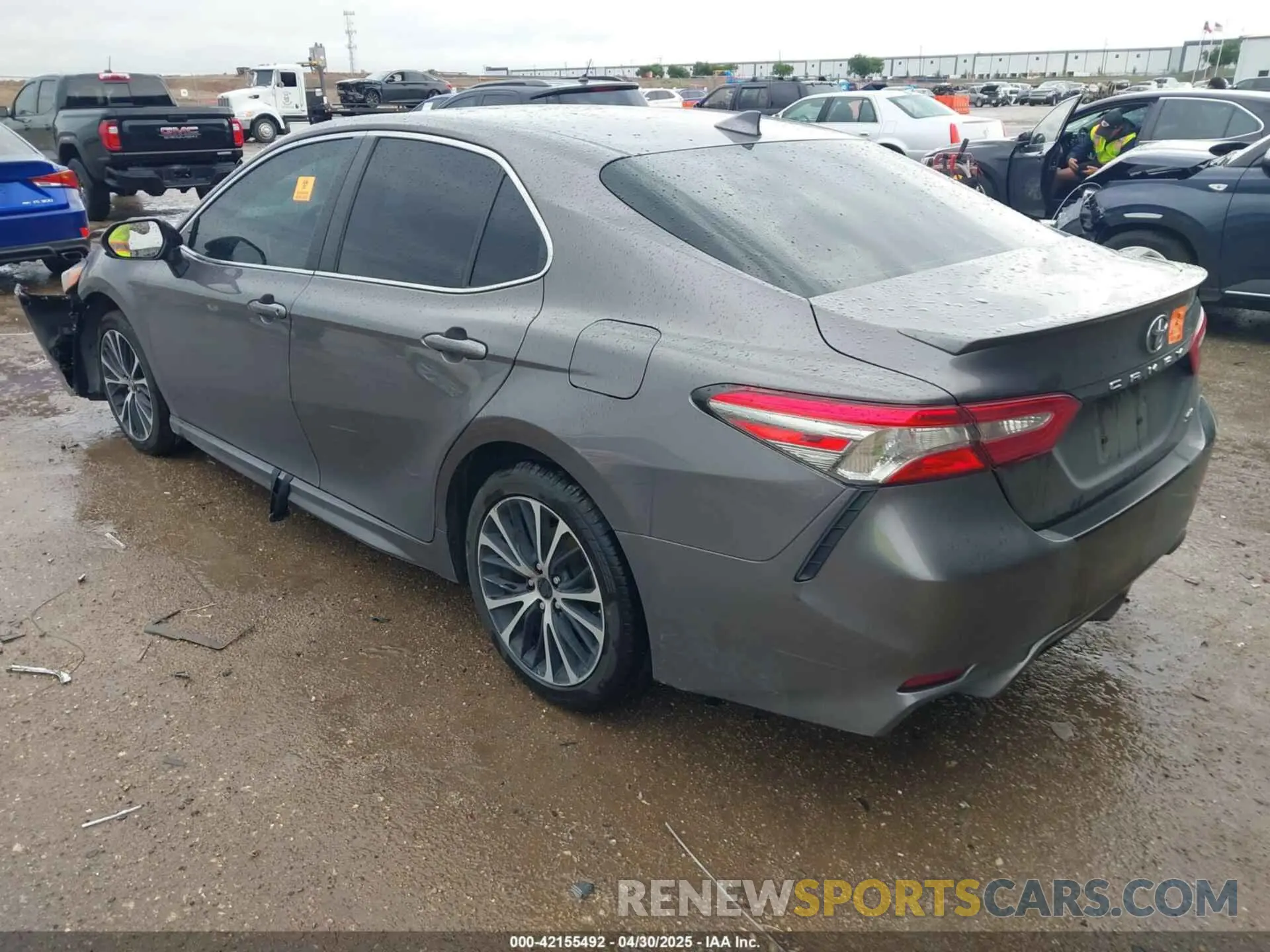 3 Фотография поврежденного автомобиля 4T1B11HK0KU715515 TOYOTA CAMRY 2019
