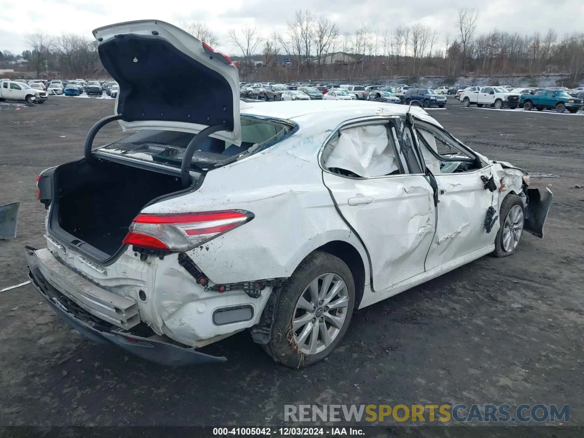 4 Фотография поврежденного автомобиля 4T1B11HK0KU716048 TOYOTA CAMRY 2019