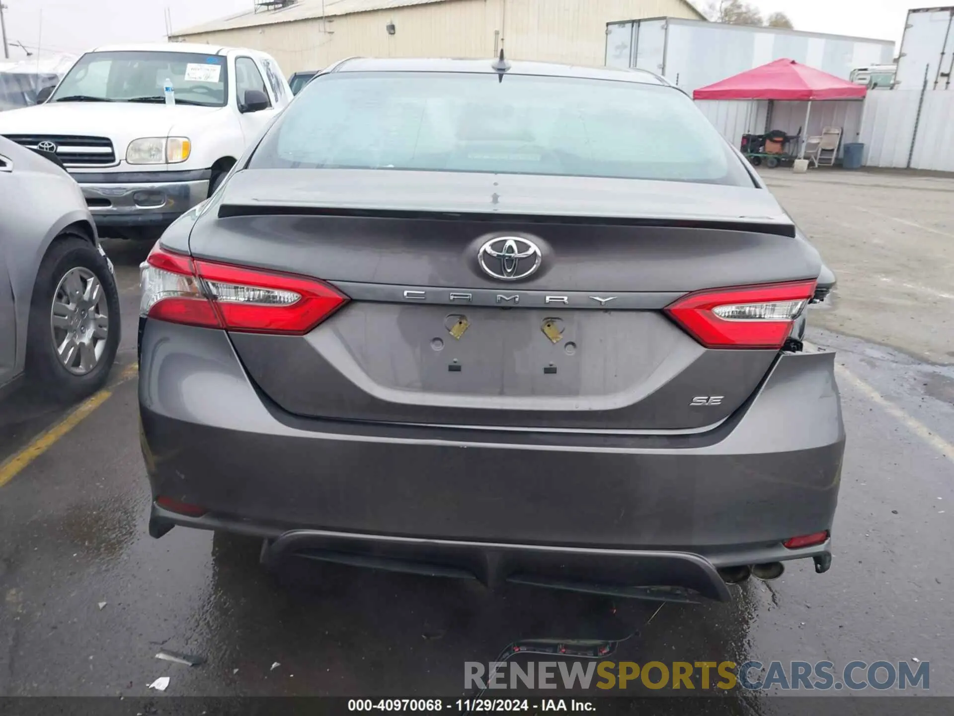 17 Photograph of a damaged car 4T1B11HK0KU719144 TOYOTA CAMRY 2019