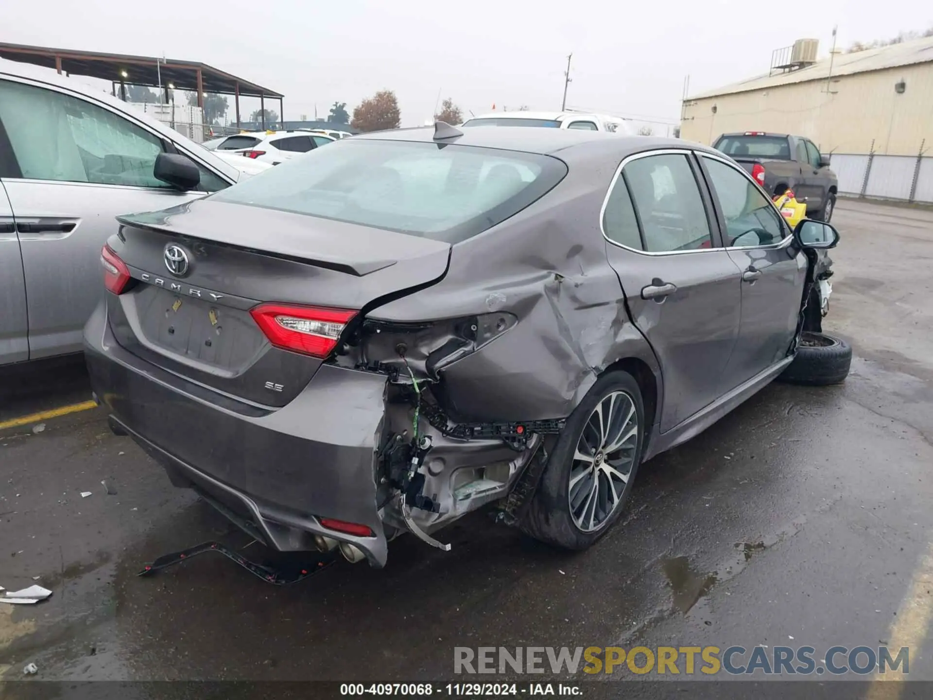 4 Photograph of a damaged car 4T1B11HK0KU719144 TOYOTA CAMRY 2019