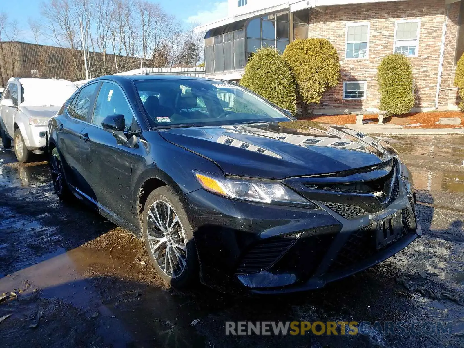 1 Photograph of a damaged car 4T1B11HK0KU723131 TOYOTA CAMRY 2019