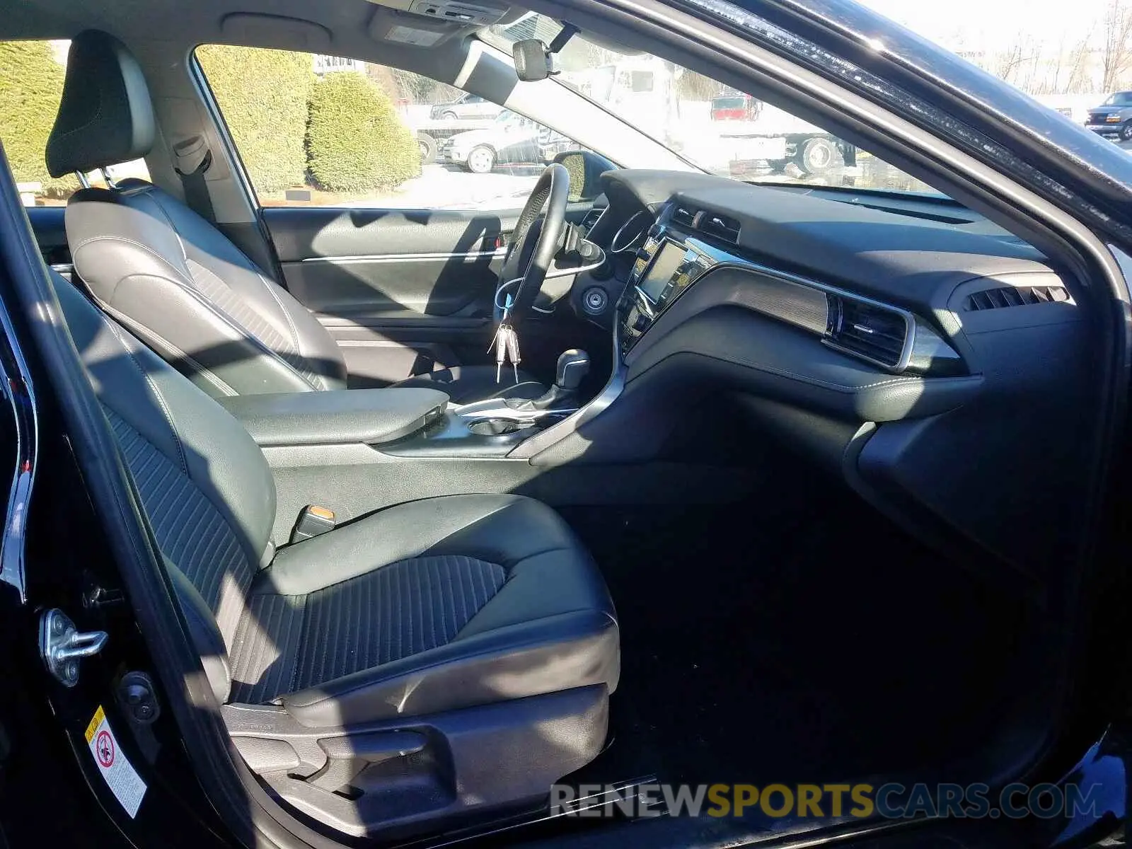 5 Photograph of a damaged car 4T1B11HK0KU723131 TOYOTA CAMRY 2019