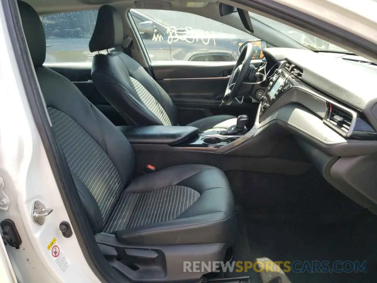 5 Фотография поврежденного автомобиля 4T1B11HK0KU728748 TOYOTA CAMRY 2019