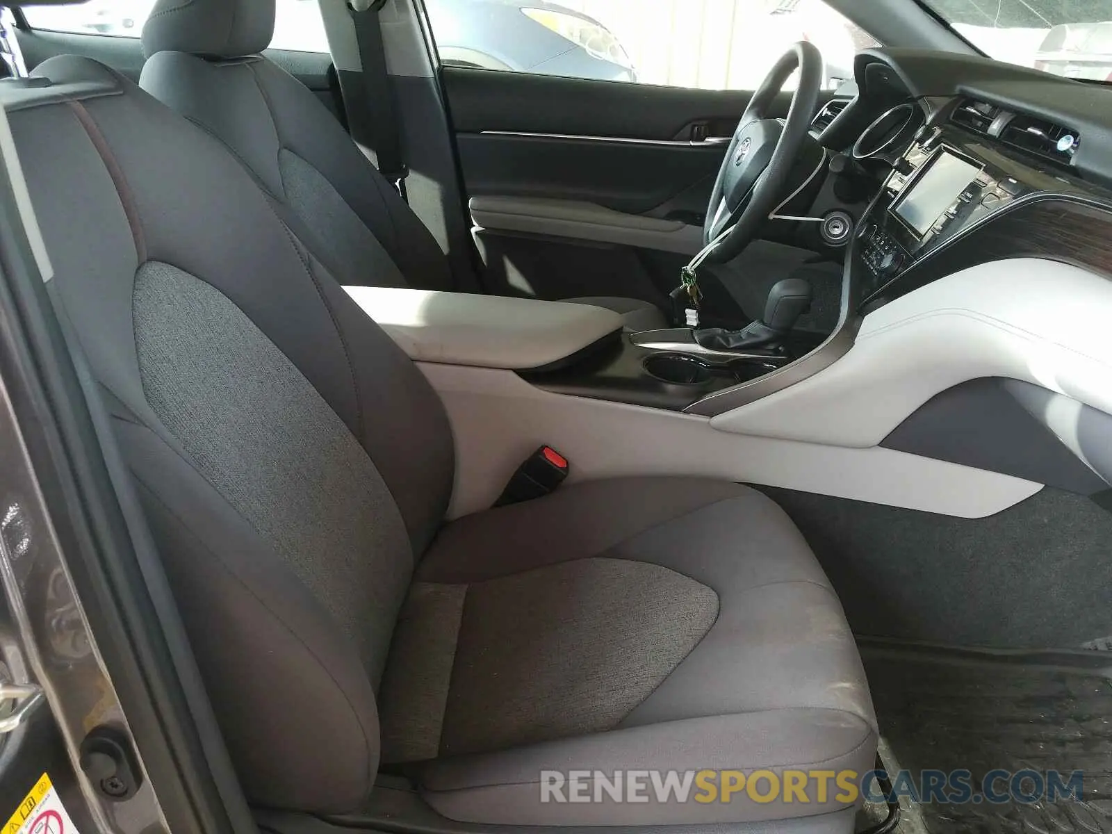 5 Photograph of a damaged car 4T1B11HK0KU731553 TOYOTA CAMRY 2019