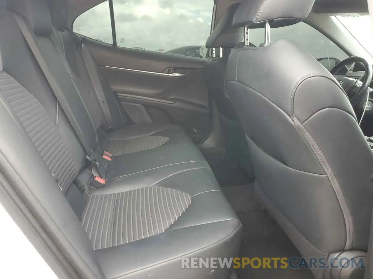 10 Photograph of a damaged car 4T1B11HK0KU733500 TOYOTA CAMRY 2019