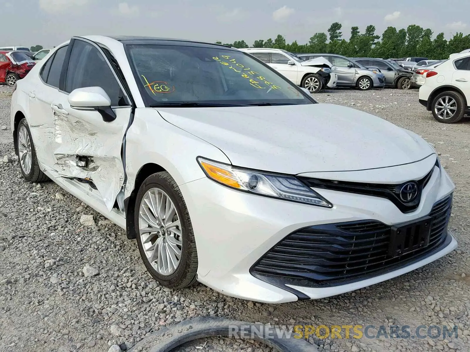 1 Photograph of a damaged car 4T1B11HK0KU733920 TOYOTA CAMRY 2019