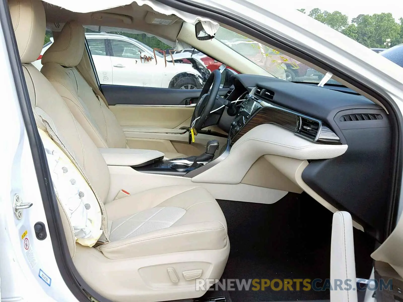 5 Photograph of a damaged car 4T1B11HK0KU733920 TOYOTA CAMRY 2019