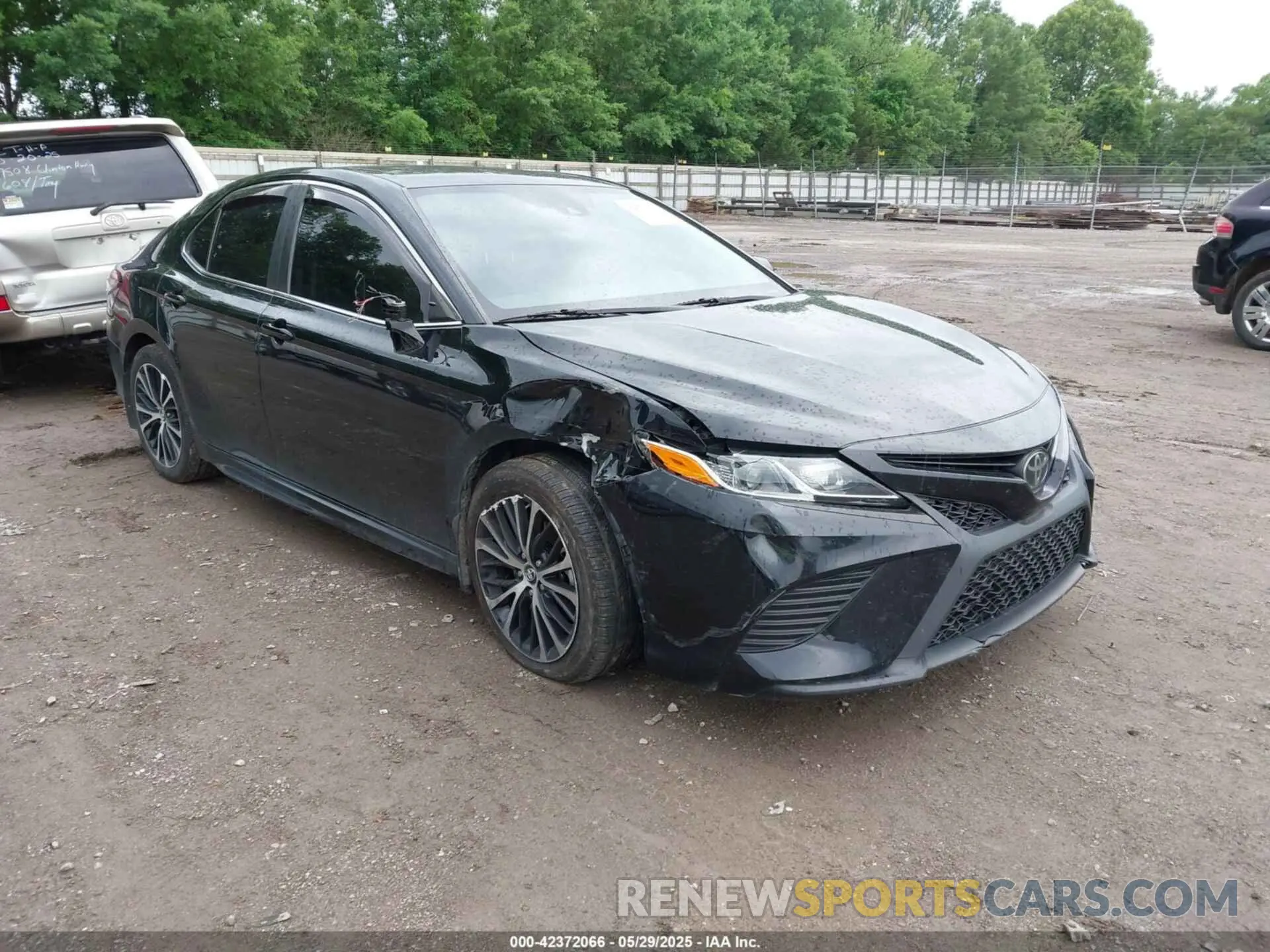 1 Photograph of a damaged car 4T1B11HK0KU739121 TOYOTA CAMRY 2019
