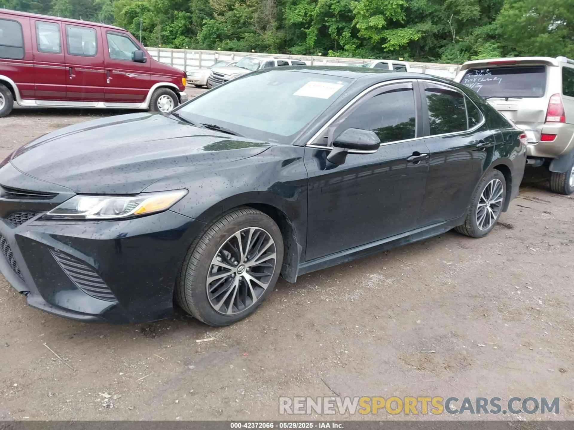 2 Photograph of a damaged car 4T1B11HK0KU739121 TOYOTA CAMRY 2019