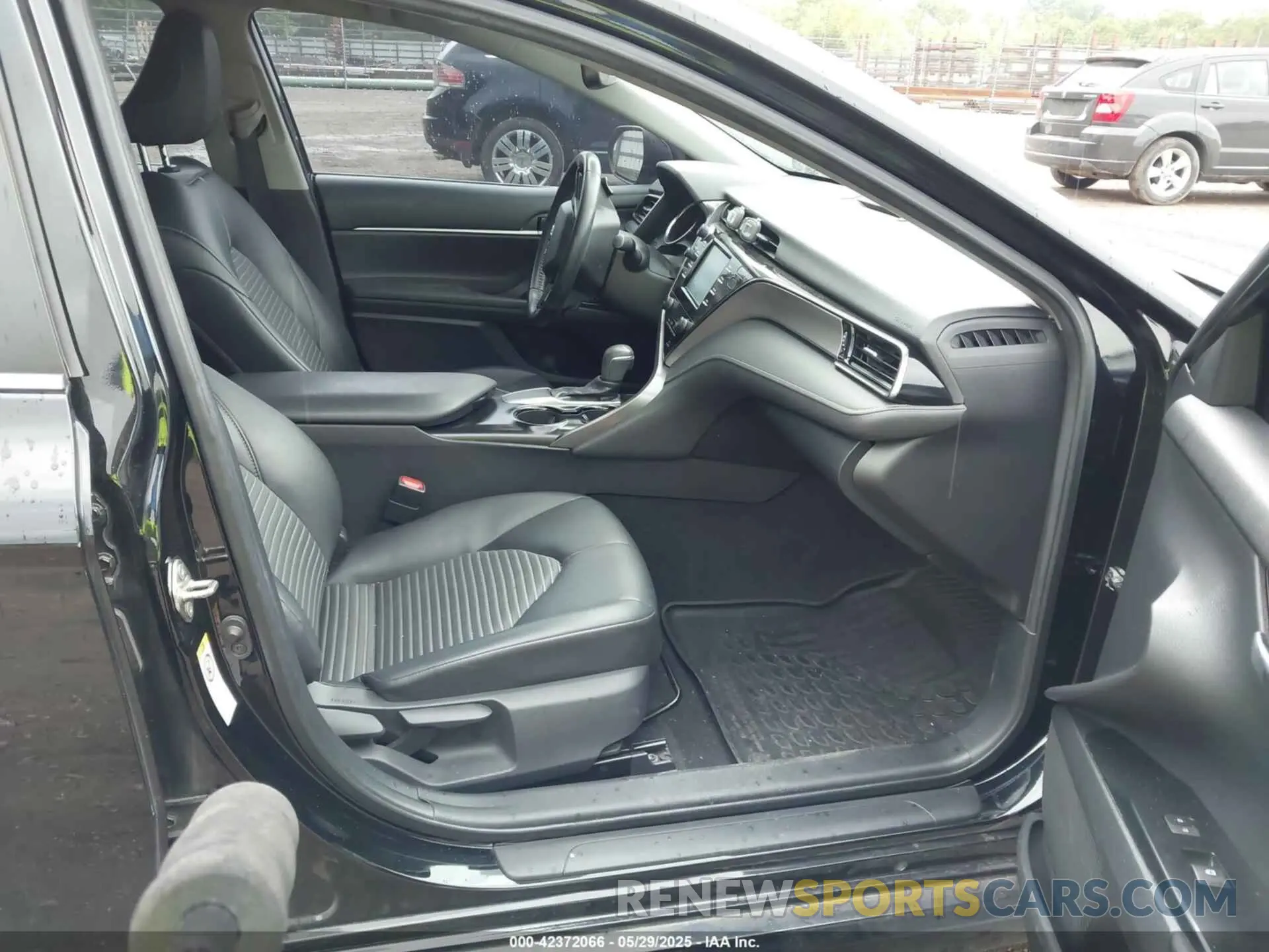 5 Photograph of a damaged car 4T1B11HK0KU739121 TOYOTA CAMRY 2019