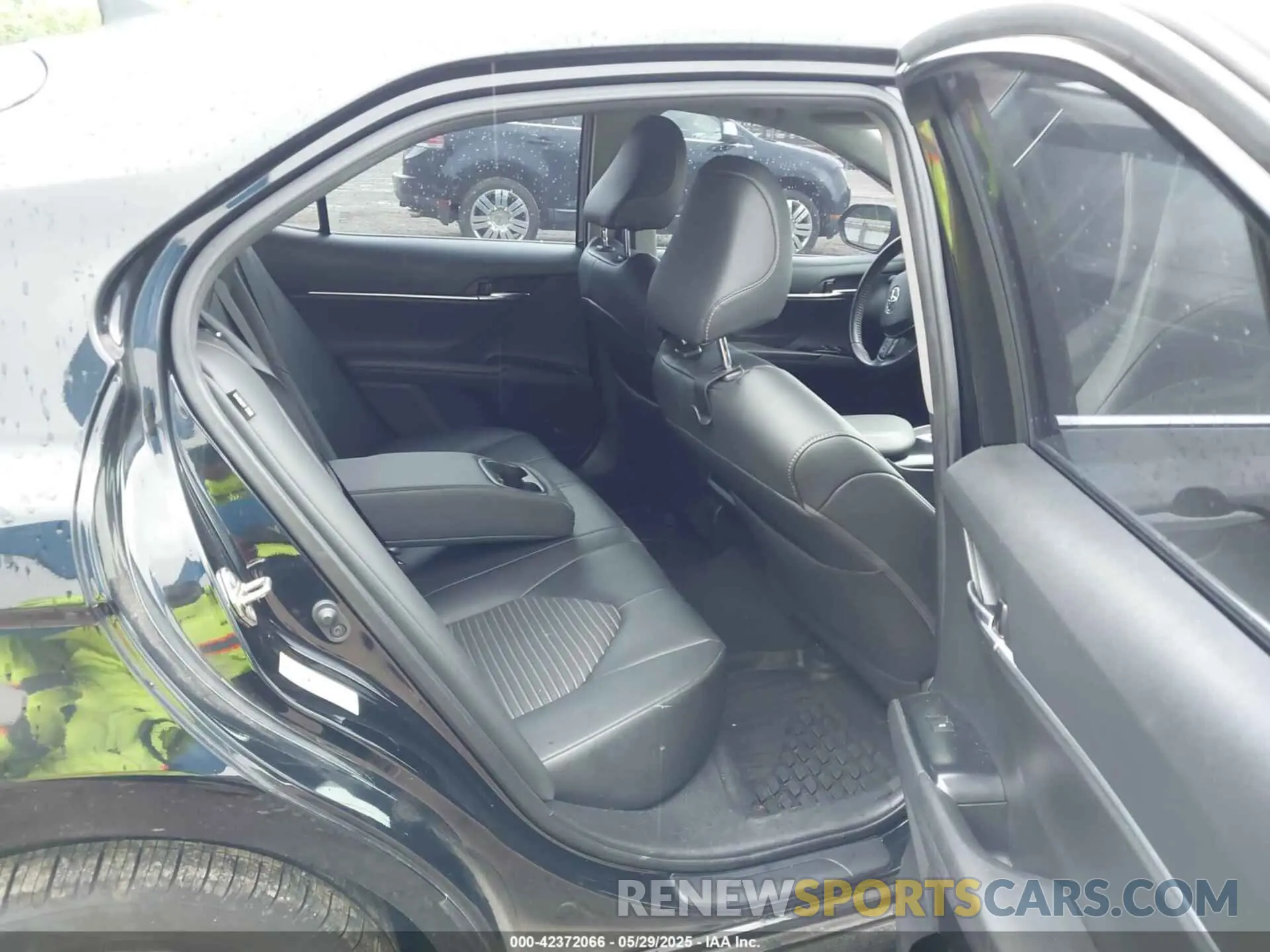 8 Photograph of a damaged car 4T1B11HK0KU739121 TOYOTA CAMRY 2019