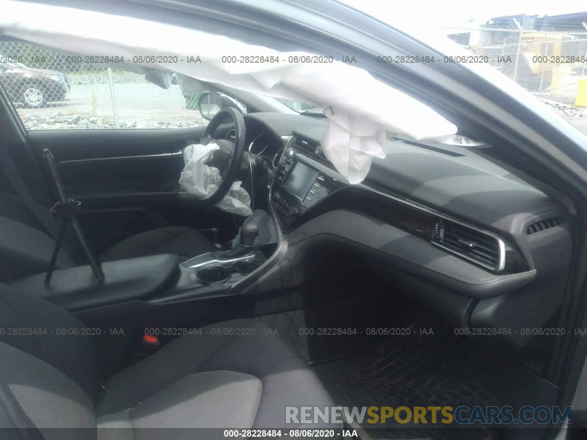 5 Photograph of a damaged car 4T1B11HK0KU752032 TOYOTA CAMRY 2019