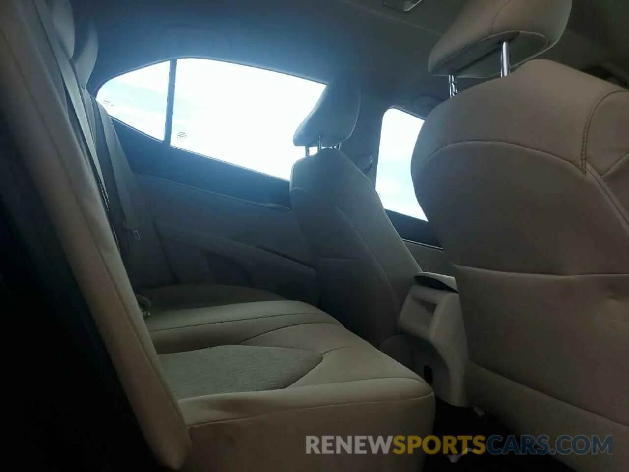 10 Photograph of a damaged car 4T1B11HK0KU766142 TOYOTA CAMRY 2019