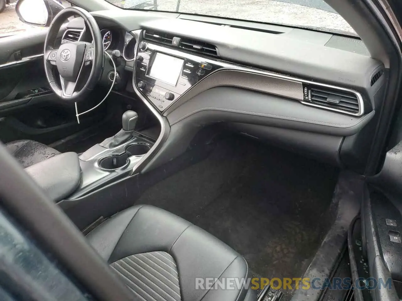 8 Photograph of a damaged car 4T1B11HK0KU776122 TOYOTA CAMRY 2019