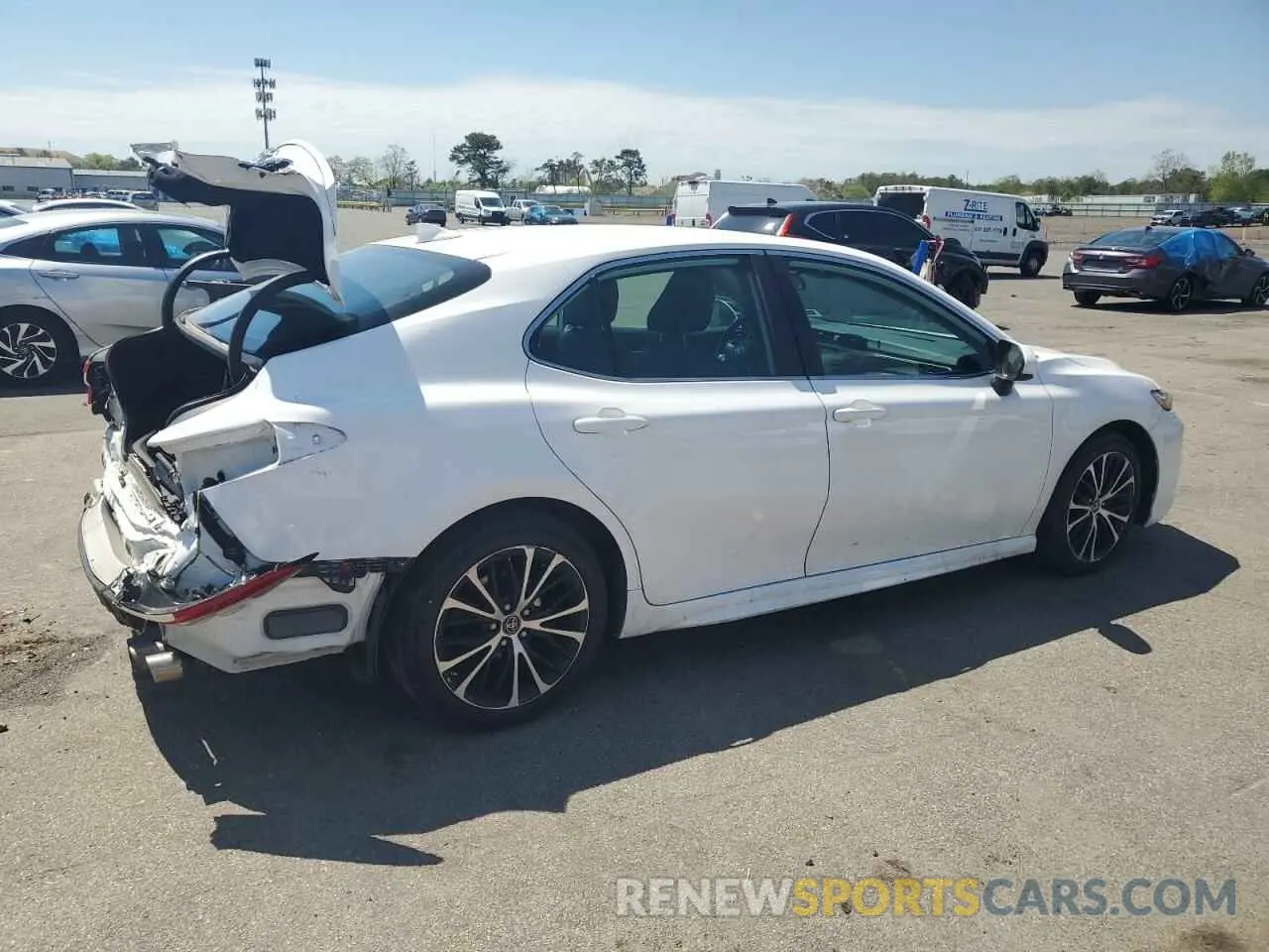 3 Фотография поврежденного автомобиля 4T1B11HK0KU779330 TOYOTA CAMRY 2019