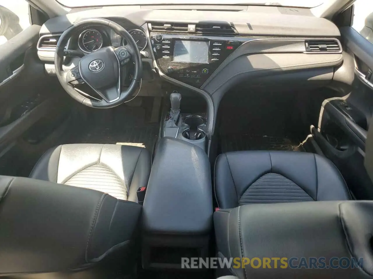 8 Фотография поврежденного автомобиля 4T1B11HK0KU779330 TOYOTA CAMRY 2019