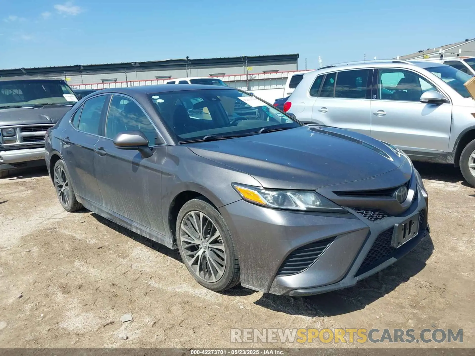 1 Photograph of a damaged car 4T1B11HK0KU787945 TOYOTA CAMRY 2019