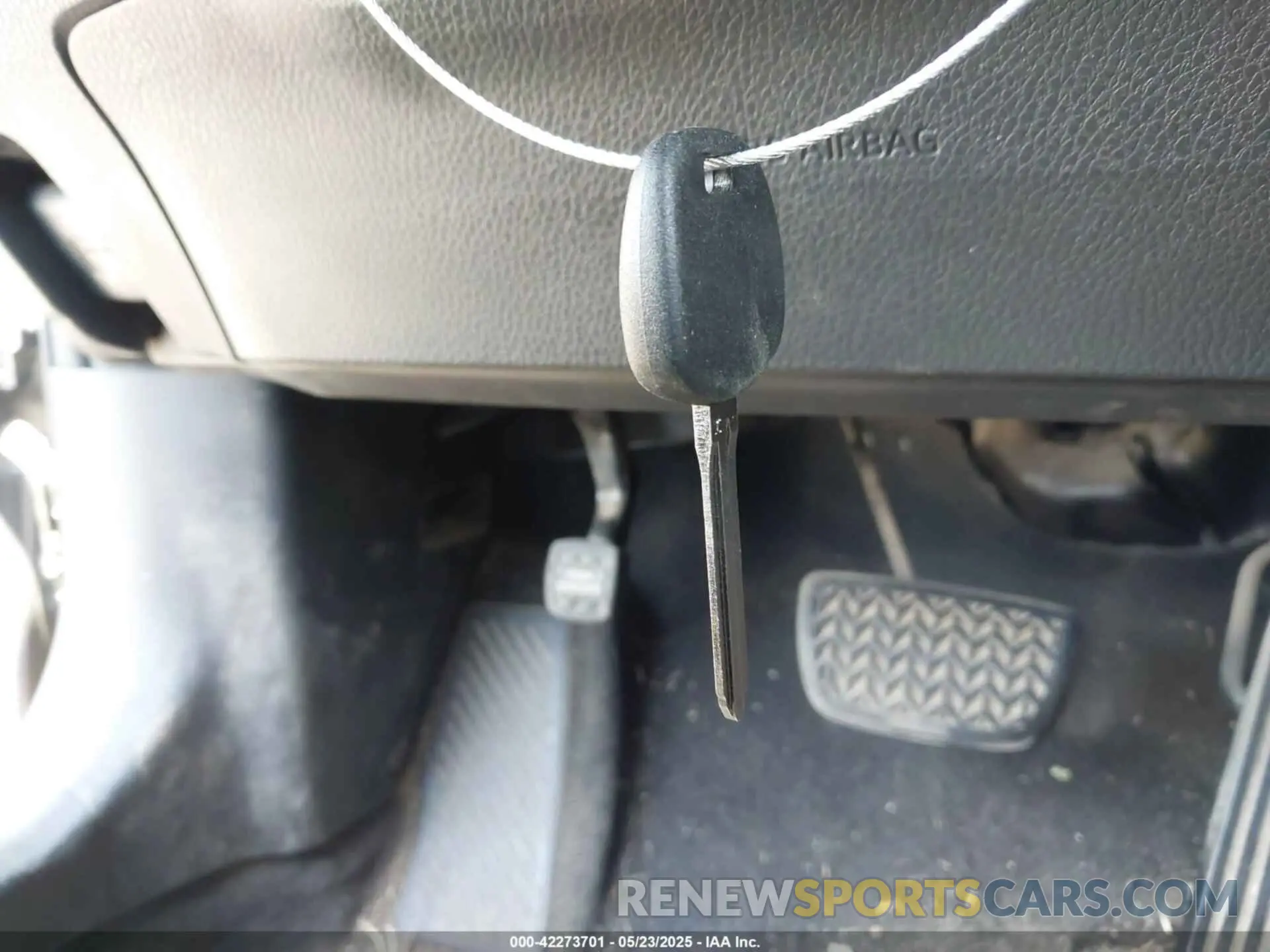 11 Photograph of a damaged car 4T1B11HK0KU787945 TOYOTA CAMRY 2019