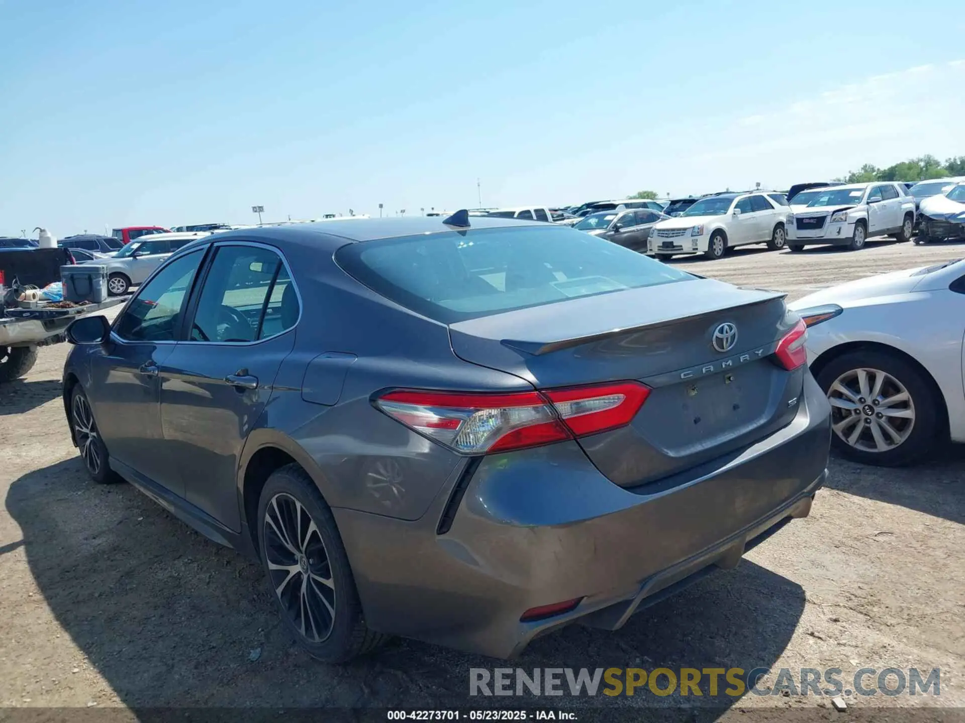 3 Photograph of a damaged car 4T1B11HK0KU787945 TOYOTA CAMRY 2019