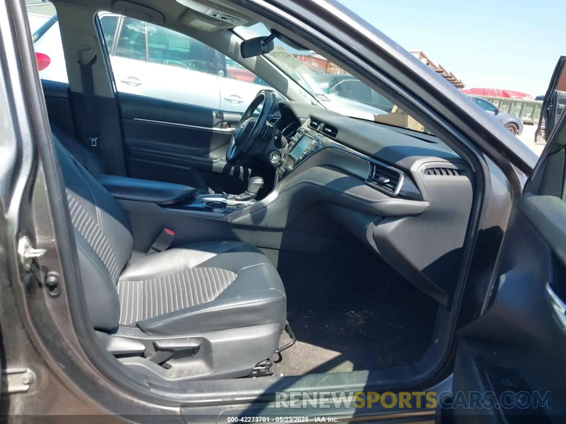 5 Photograph of a damaged car 4T1B11HK0KU787945 TOYOTA CAMRY 2019