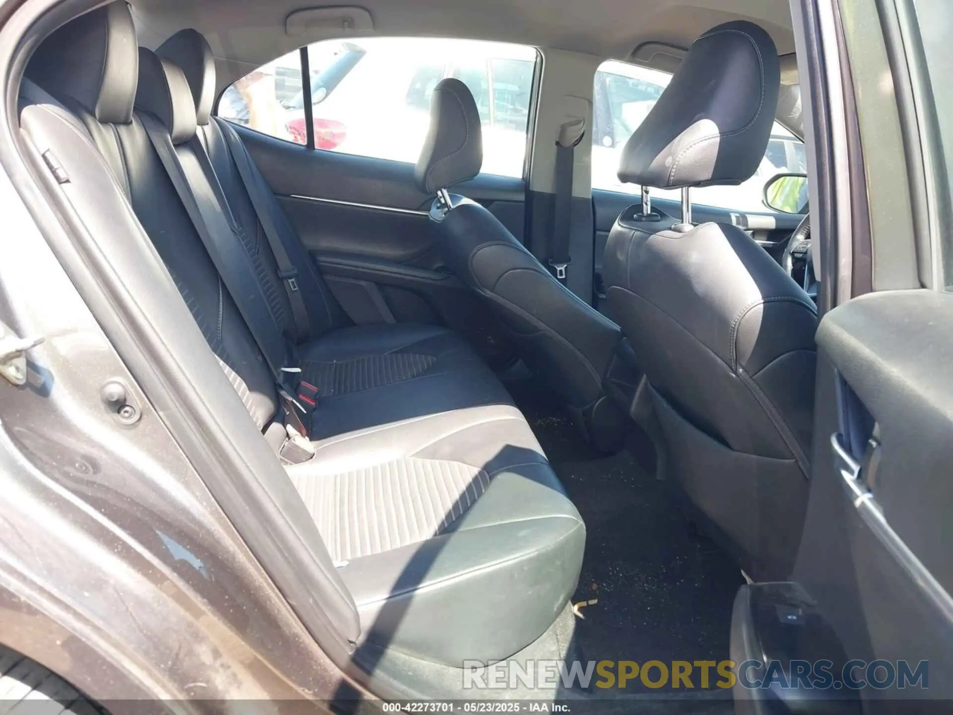 8 Photograph of a damaged car 4T1B11HK0KU787945 TOYOTA CAMRY 2019