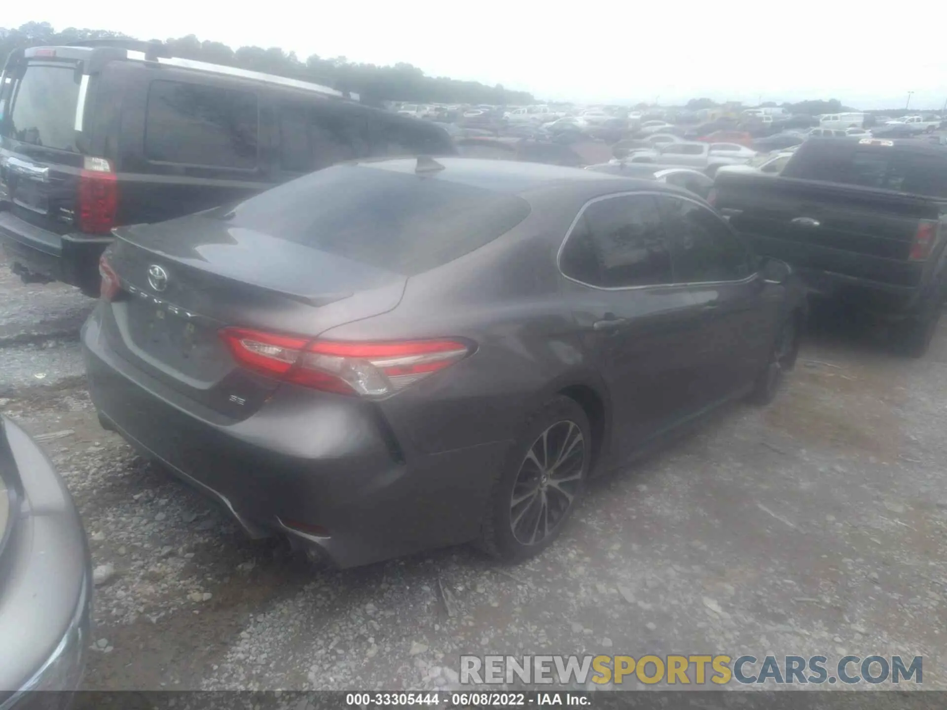 4 Photograph of a damaged car 4T1B11HK0KU797813 TOYOTA CAMRY 2019