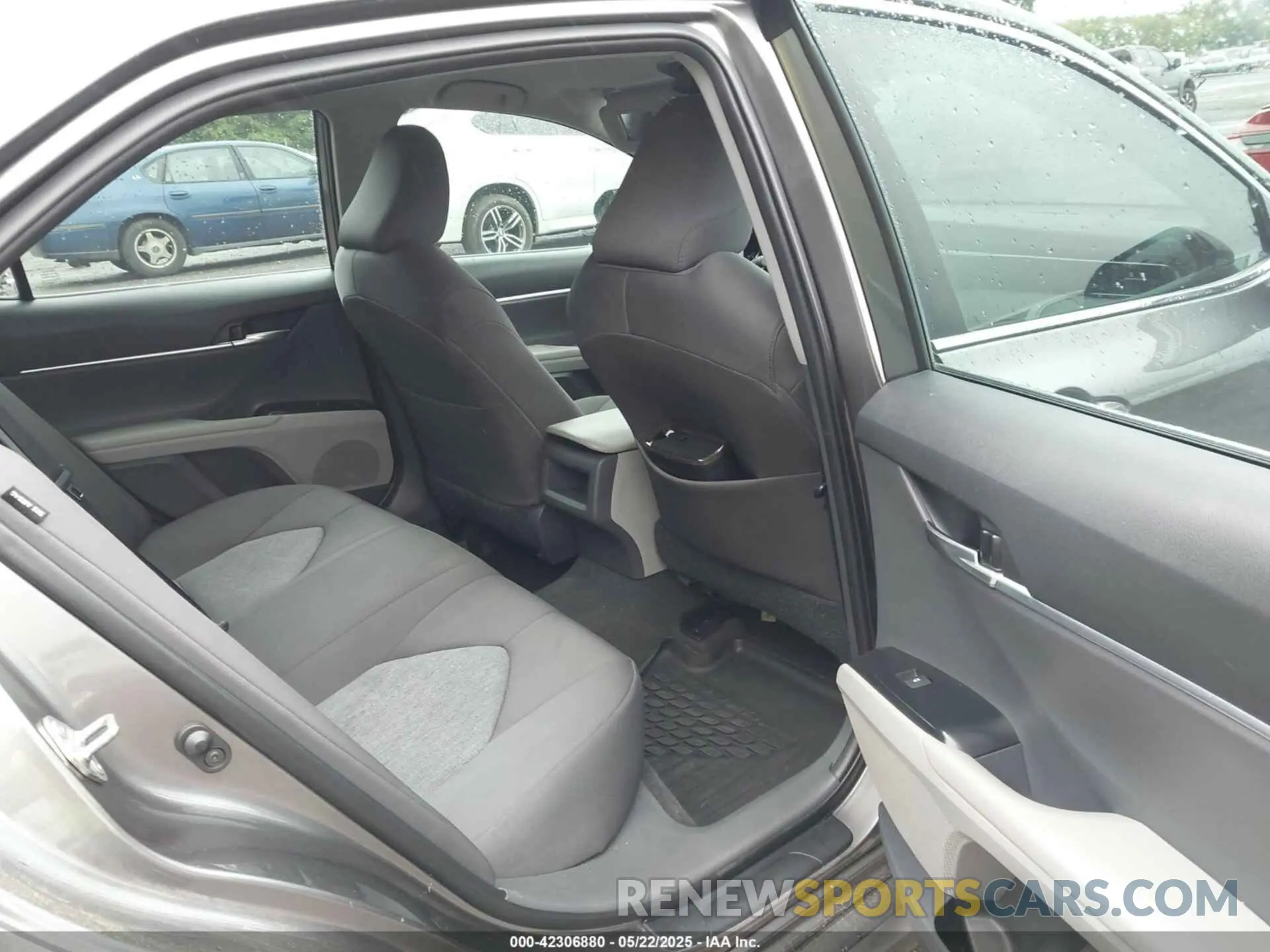 8 Photograph of a damaged car 4T1B11HK0KU808082 TOYOTA CAMRY 2019