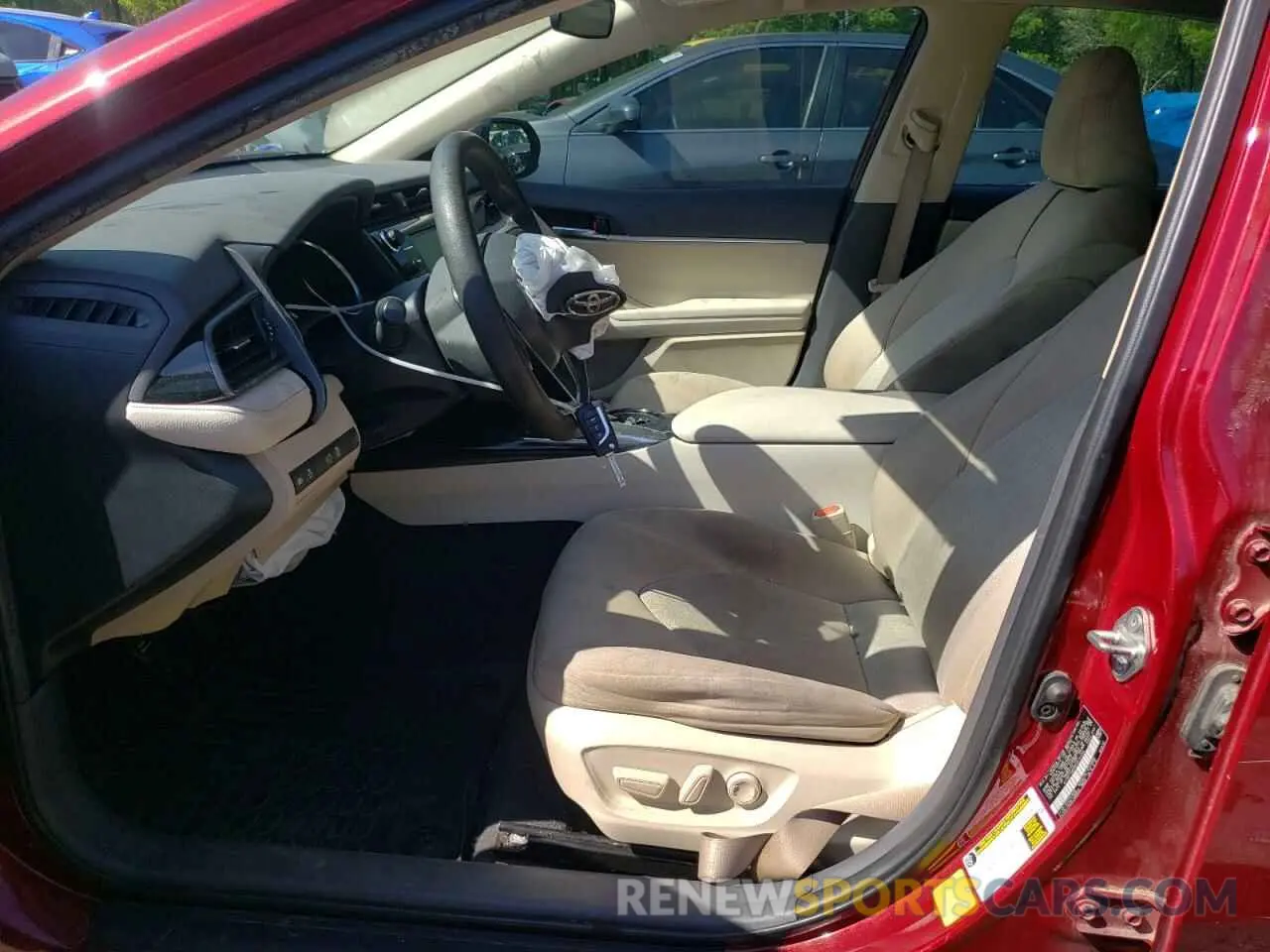 7 Фотография поврежденного автомобиля 4T1B11HK0KU810494 TOYOTA CAMRY 2019