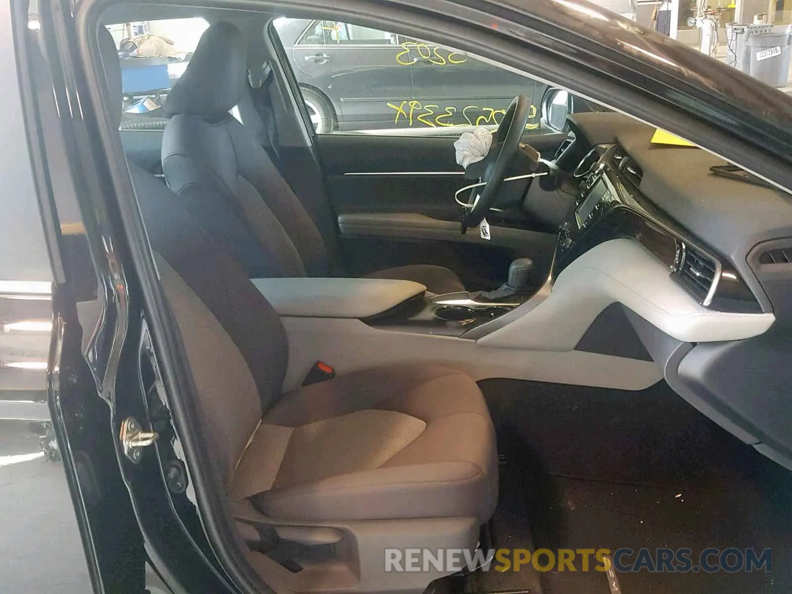 5 Photograph of a damaged car 4T1B11HK0KU816246 TOYOTA CAMRY 2019