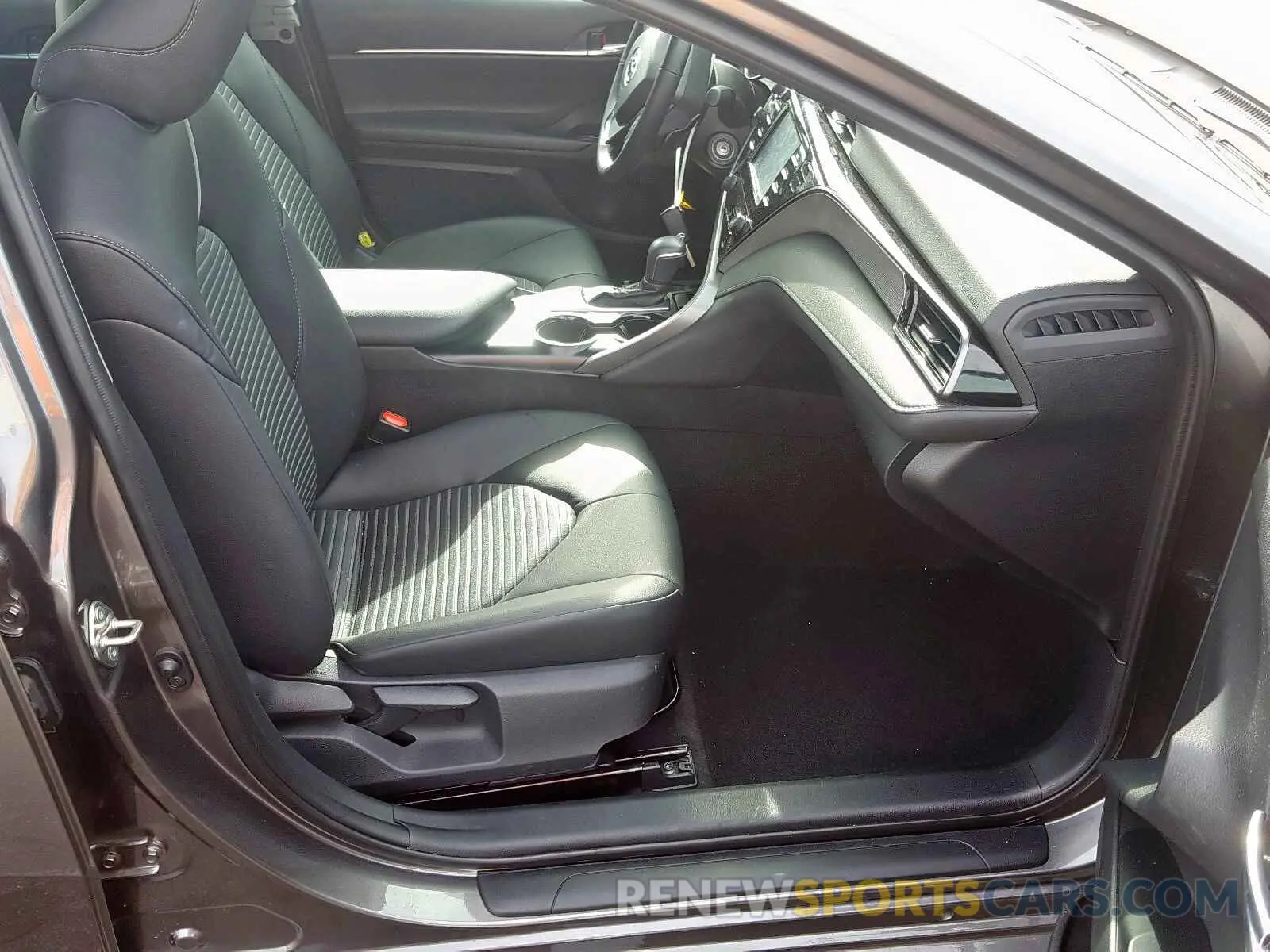 5 Photograph of a damaged car 4T1B11HK0KU821740 TOYOTA CAMRY 2019
