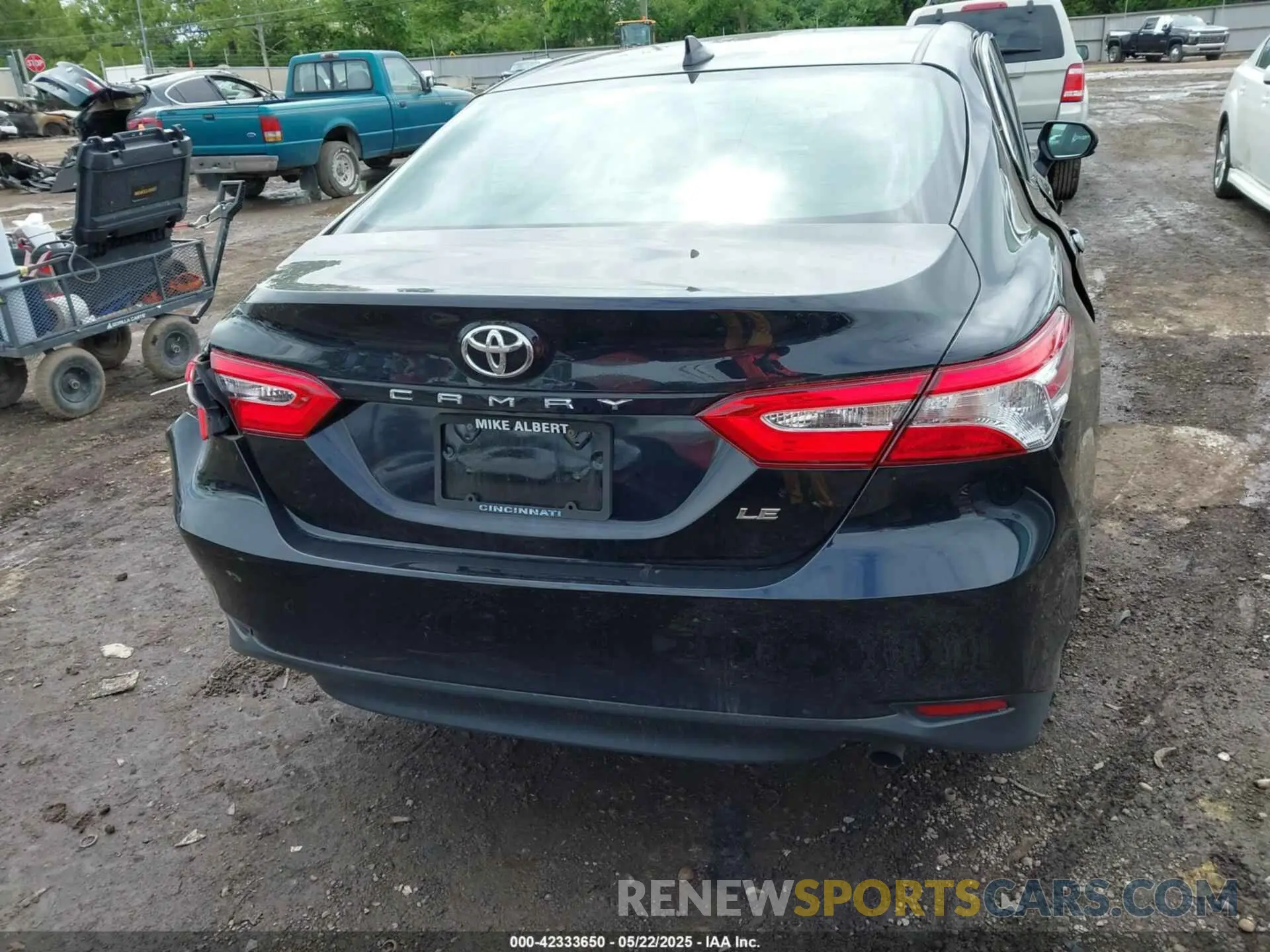 16 Photograph of a damaged car 4T1B11HK0KU821995 TOYOTA CAMRY 2019
