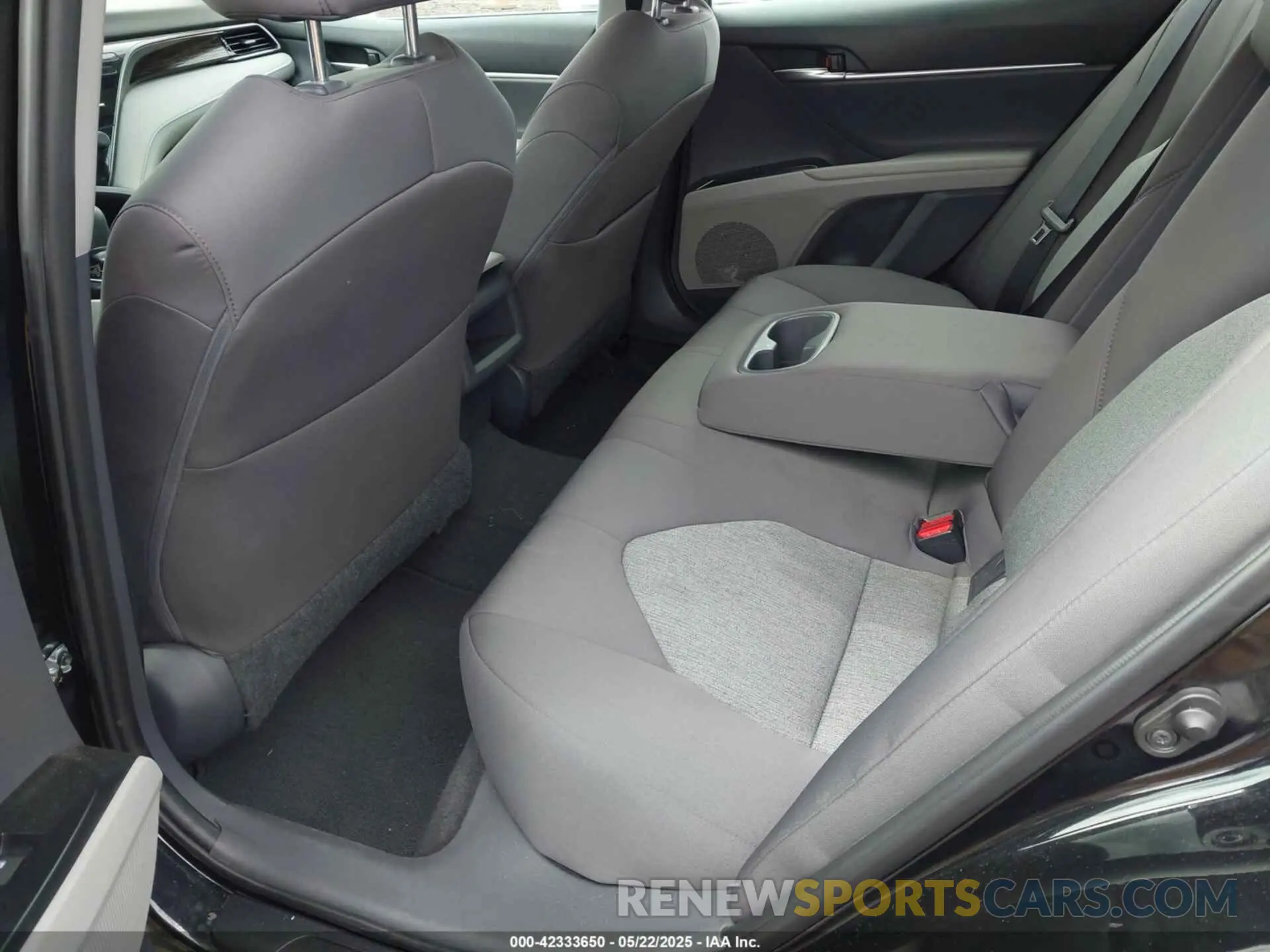 8 Photograph of a damaged car 4T1B11HK0KU821995 TOYOTA CAMRY 2019