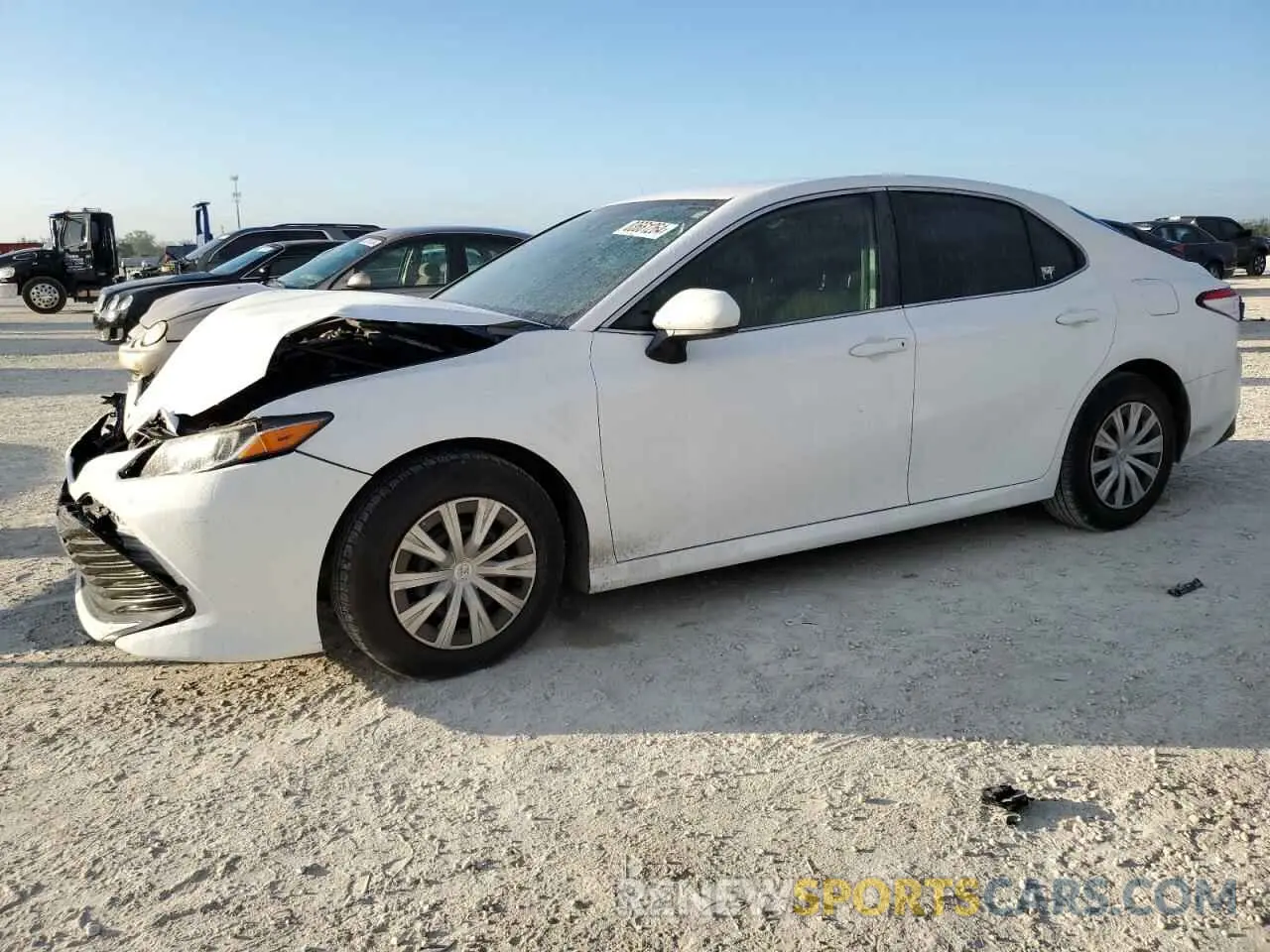 1 Фотография поврежденного автомобиля 4T1B11HK0KU823066 TOYOTA CAMRY 2019