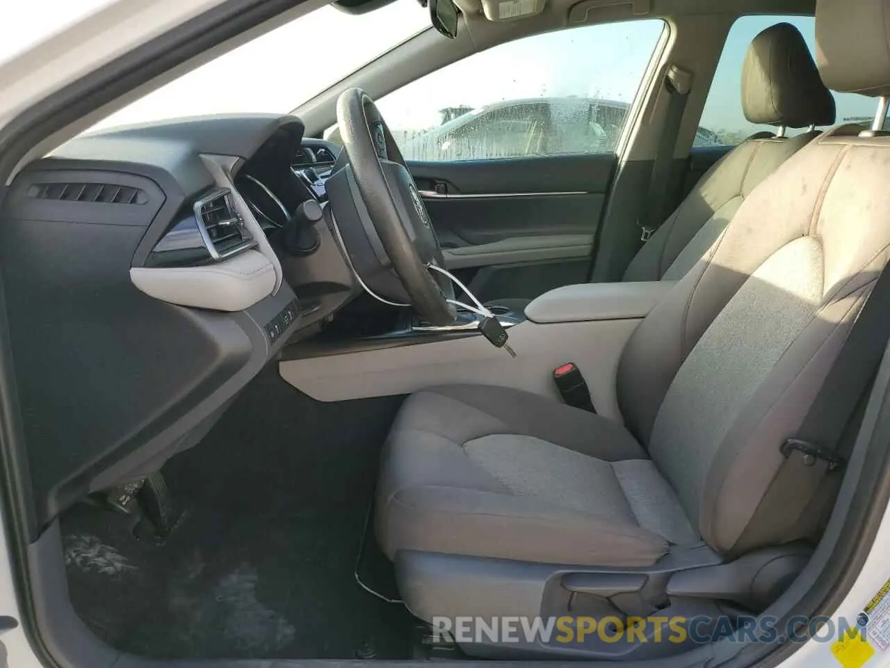 7 Фотография поврежденного автомобиля 4T1B11HK0KU823066 TOYOTA CAMRY 2019
