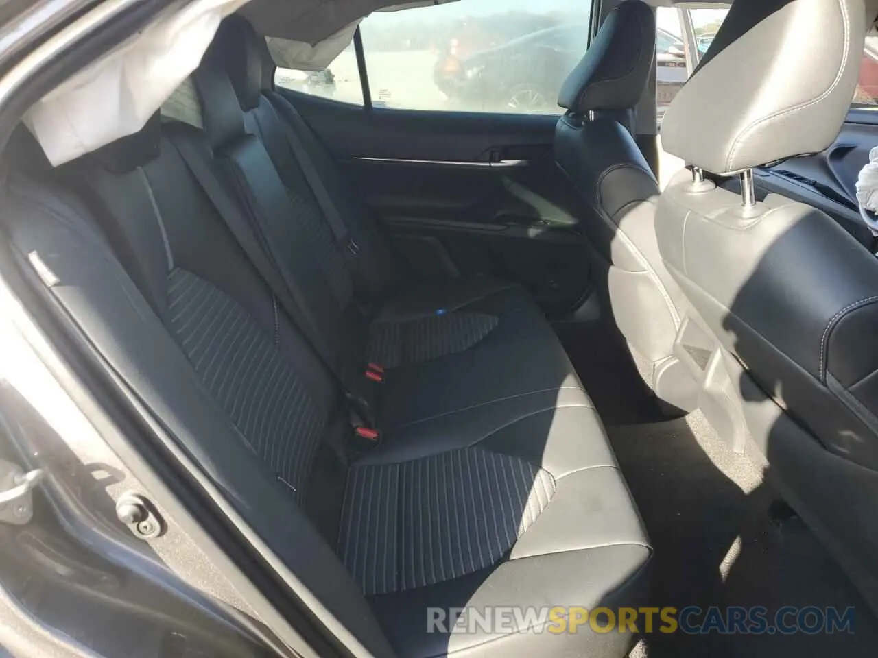 10 Photograph of a damaged car 4T1B11HK0KU823889 TOYOTA CAMRY 2019