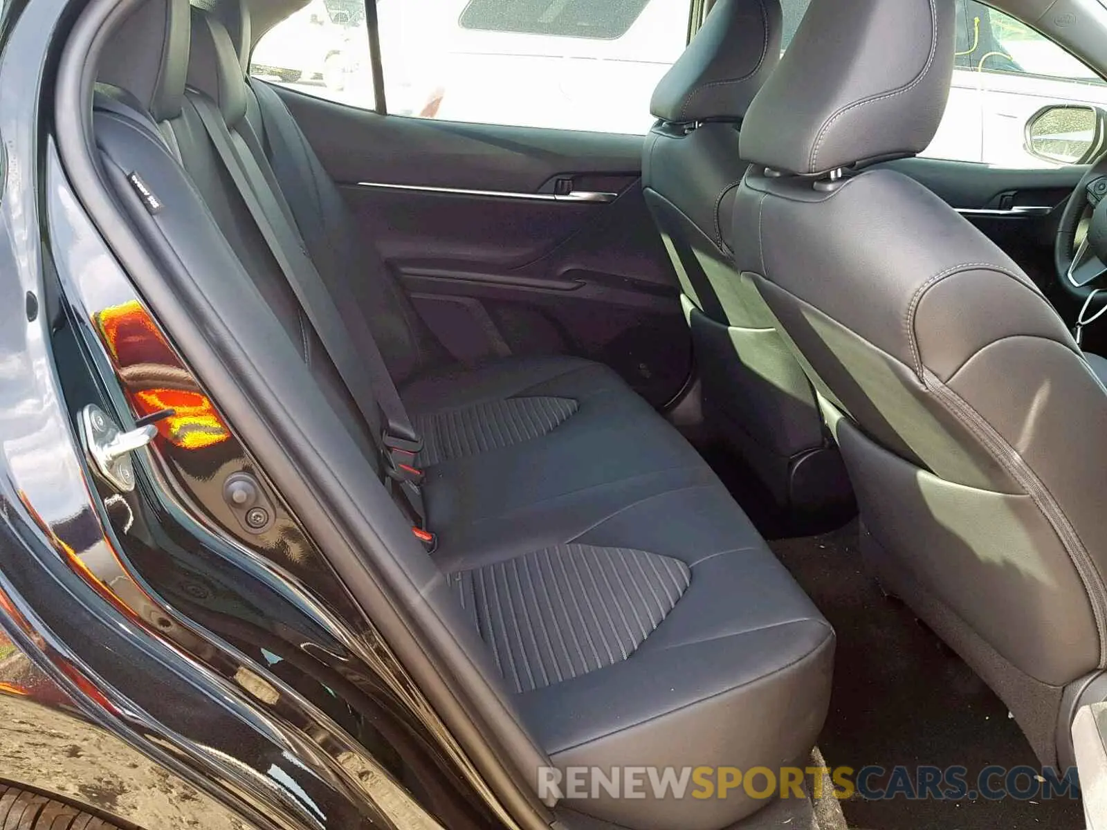 6 Photograph of a damaged car 4T1B11HK0KU830227 TOYOTA CAMRY 2019